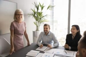 Loi travail des seniors : un nouveau CDI de valorisation de l’expérience