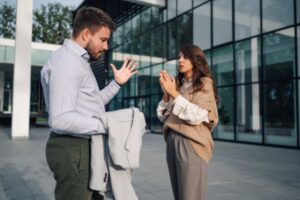 Insulter son employeur : faute grave automatique ?